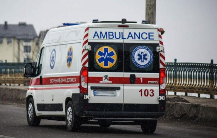 Як правильно поступитися дорогою швидкій: правила і штрафи