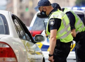 Чому поліція може зупинити навіть “правильного” водія