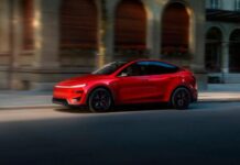 Tesla починає поставки оновленого Model Y Performance