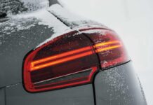 Червоні поворотники в Україні: що каже закон і який штраф передбачено Червоні поворотники в Україні: що каже закон і який штраф передбачено