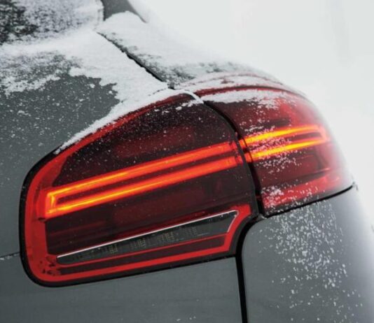 Червоні поворотники в Україні: що каже закон і який штраф передбачено Червоні поворотники в Україні: що каже закон і який штраф передбачено