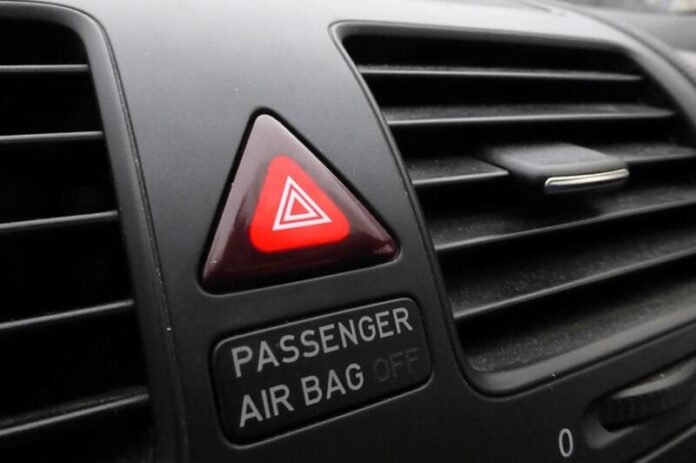 Як правильно користуватися аварійкою і коли це незаконно