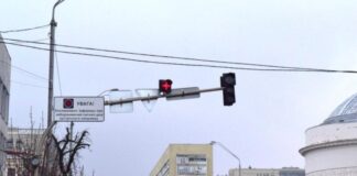 В Україні тестують новий червоний сигнал світлофора для безпечних лівих поворотів