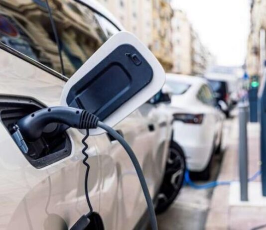 ЄС розглядає перегляд заборони на продаж нових авто з ДВЗ з 2035 року ЄС розглядає перегляд заборони на продаж нових авто з ДВЗ з 2035 року