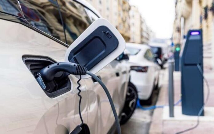 ЄС розглядає перегляд заборони на продаж нових авто з ДВЗ з 2035 року