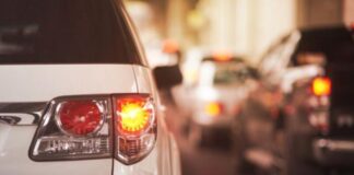 Як уникнути штрафу за неправильне використання покажчиків повороту