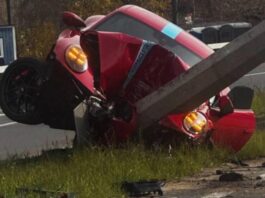 У Києві розбили розкішний Porsche 911 GTS (ФОТО)