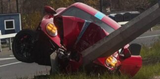 У Києві розбили розкішний Porsche 911 GTS (ФОТО)