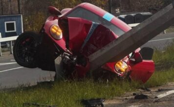 У Києві розбили розкішний Porsche 911 GTS (ФОТО)