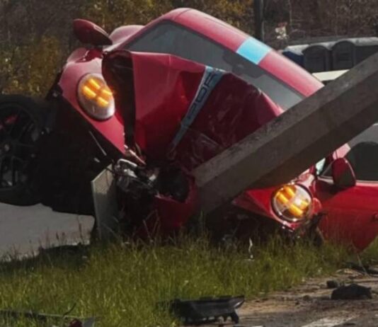 У Києві розбили розкішний Porsche 911 GTS (ФОТО)