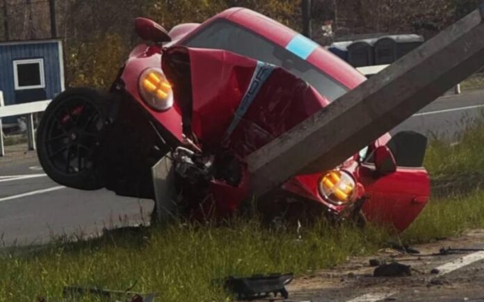 У Києві розбили розкішний Porsche 911 GTS (ФОТО)