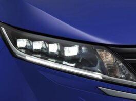 Nissan відкликає понад 700 автомобілів через проблему з фарами