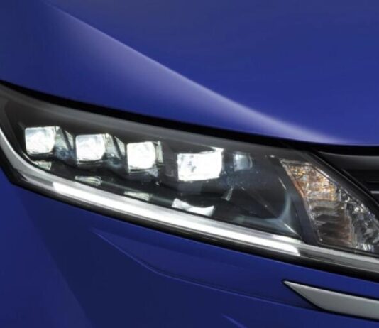 Nissan відкликає понад 700 автомобілів через проблему з фарами Nissan відкликає понад 700 автомобілів через проблему з фарами