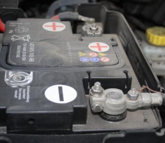 Автоелектрик пояснив, чи варто ставити більш потужний акумулятор на авто