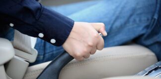 Чому взимку не варто одразу ставити автомобіль на ручник