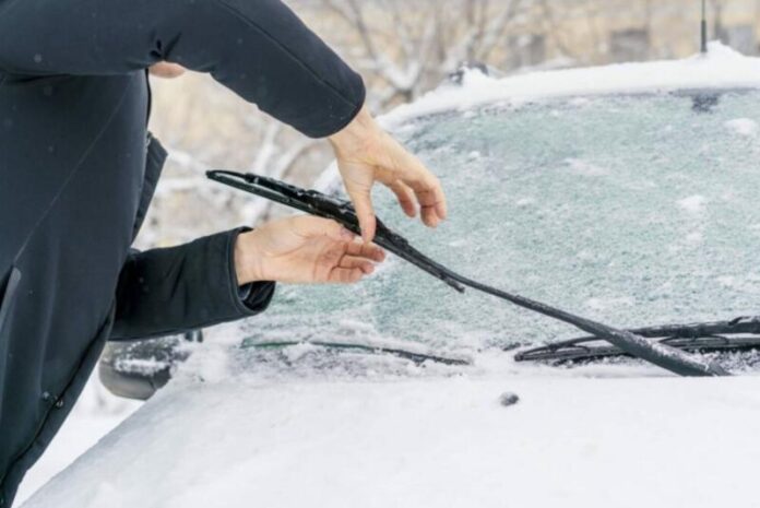 Screenshot_14 Чому не варто залишати двірники піднятими на ніч взимку