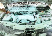 Як безпечно мити двигун: поради для збереження електроніки