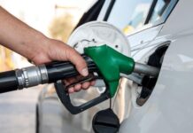 Названо 4 звички водіїв, які сильно збільшують витрату палива