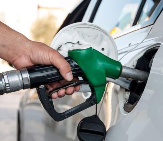 Названо 4 звички водіїв, які сильно збільшують витрату палива