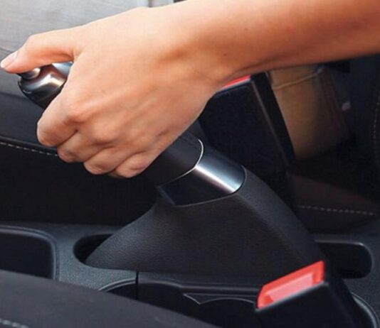 Чи можна використовувати ручне гальмо під час руху