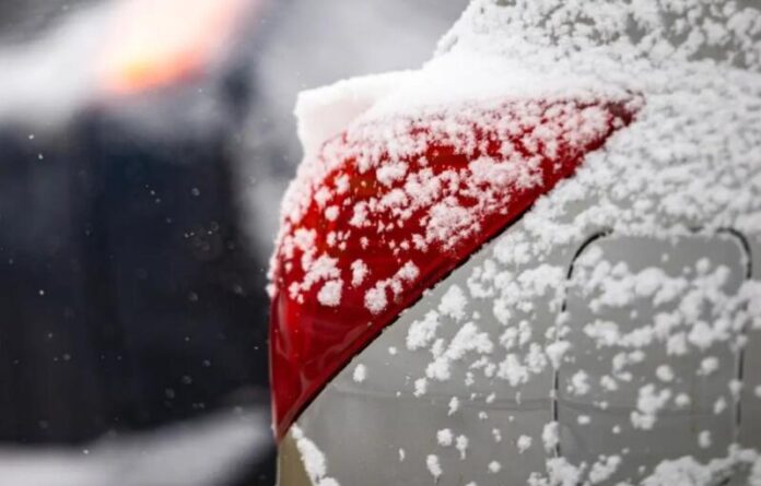 Експерт пояснив, що робити водіям на літніх шинах під час перших морозів