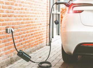 Експерти з’ясували, як поводяться електромобілі коли показує 0% заряду