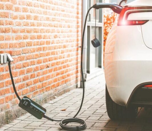 Експерти з’ясували, як поводяться електромобілі коли показує 0% заряду