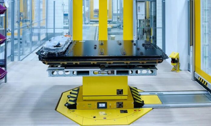 Виробники електромобілів обмежують ремонт батарей, попри економічну вигоду