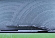 Прості способи уникнути замерзання склоочисників і покращити видимість