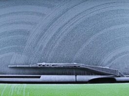 Прості способи уникнути замерзання склоочисників і покращити видимість