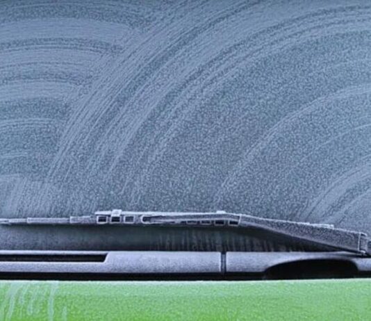 Прості способи уникнути замерзання склоочисників і покращити видимість Прості способи уникнути замерзання склоочисників і покращити видимість