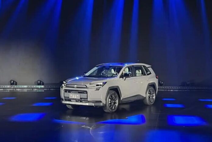 У Китаї представлений новий Toyota RAV4: фото і характеристики