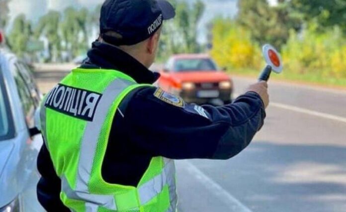 Безпідставна зупинка авто поліцією: що каже закон і як захистити свої права
