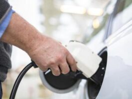 Автолюбителям не варто хвилюватися через дефіцит зарядних станцій у Європі