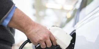 Автолюбителям не варто хвилюватися через дефіцит зарядних станцій у Європі