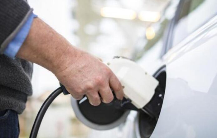 Автолюбителям не варто хвилюватися через дефіцит зарядних станцій у Європі