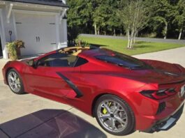 У США виставили на аукціон майже новий Chevrolet Corvette Stingray із пробігом лише 6400 км У США виставили на аукціон майже новий Chevrolet Corvette Stingray із пробігом лише 6400 км