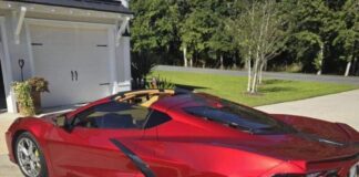 У США виставили на аукціон майже новий Chevrolet Corvette Stingray із пробігом лише 6400 км