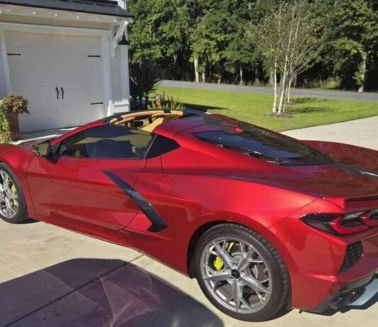 У США виставили на аукціон майже новий Chevrolet Corvette Stingray із пробігом лише 6400 км