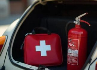 Що завжди має бути в машині крім аптечки та вогнегасника Що завжди має бути в машині крім аптечки та вогнегасника