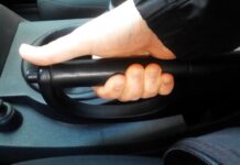 Чи можна ставити авто на ручник взимку