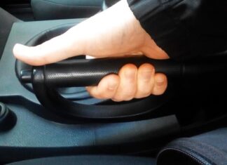 Чи можна ставити авто на ручник взимку