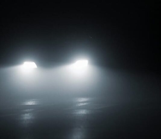 Чому LED-фари кросоверів і позашляховиків засліплюють