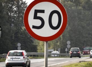 На дорогах України знову діють сезонні обмеження швидкості На дорогах України знову діють сезонні обмеження швидкості