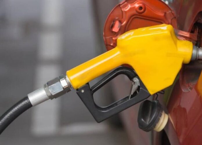 Чи варто переплачувати за преміум-бензин: поради автомеханіка