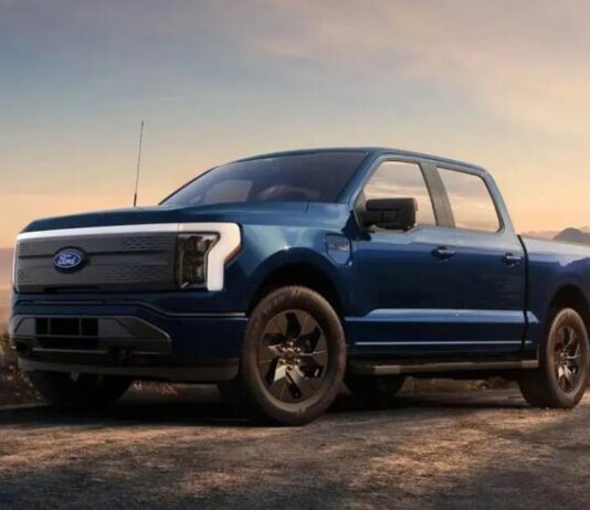 Ford запатентувала систему освітлення для дистанційного керування під час паркування