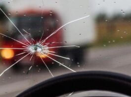 Штрафи за тріщини на склі: що потрібно знати українським водіям Штрафи за тріщини на склі: що потрібно знати українським водіям