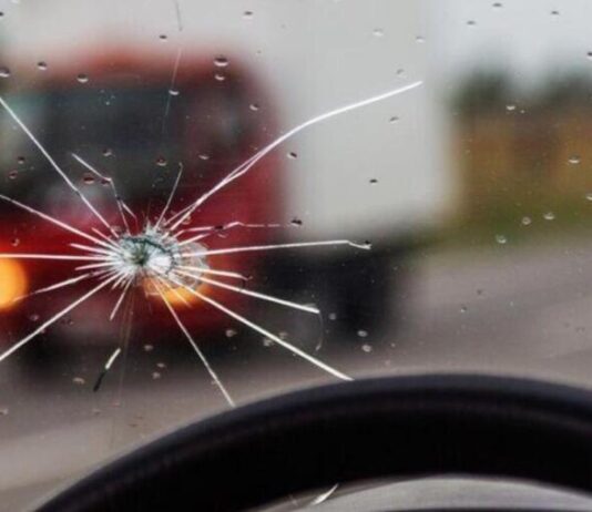 Штрафи за тріщини на склі: що потрібно знати українським водіям