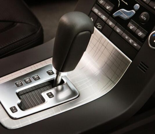 Автомеханік назвав головні помилки водіїв при користуванні АКПП Автомеханік назвав головні помилки водіїв при користуванні АКПП