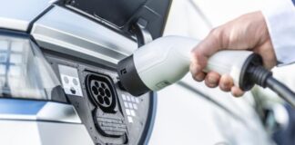 Скільки реально заряджається електромобіль і від чого залежить швидкість